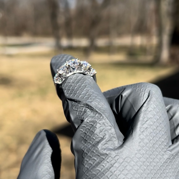 18K 3.6CT AUTHENTIC MOISSANITE 5 STONE DIAMOND RING - Picture 7 of 15